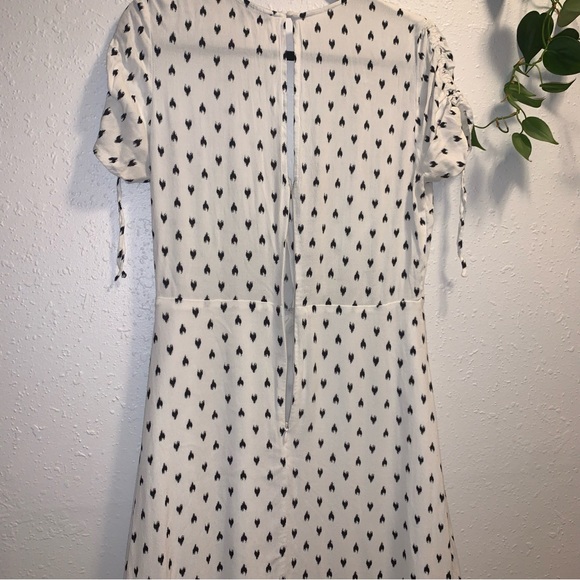 Simple Patterned Mini Dress with Ties and a Lining - Picture 6 of 7